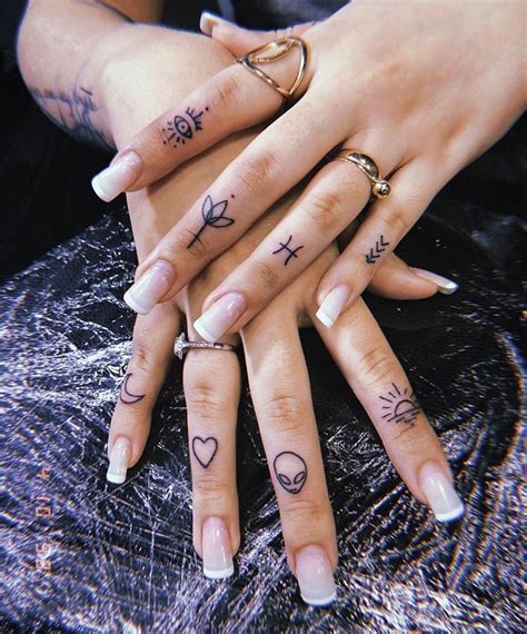 Tatuagens Femininas Tattoos No Instagram Linhas Finas Feita Pela