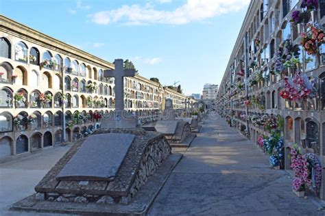 Cementerio De Pueblo Nuevo En Barcelona Imagen De Archivo Editorial