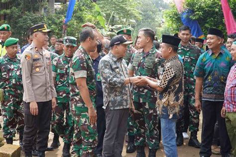 Dampingi Danrem Makutarama Pj Bupati Jepara Serahkan Bantuan