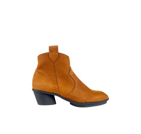 arche - Collection of Shoes and Accessories for Women and Men