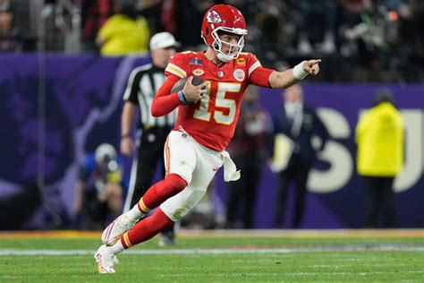 Patrick Mahomes Rallies The Chiefs To Second Straight Super Bowl Title 25 22 Over 49ers In Overtime