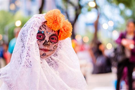 Dia dos Mortos origem comemoração e símbolos Brasil Escola