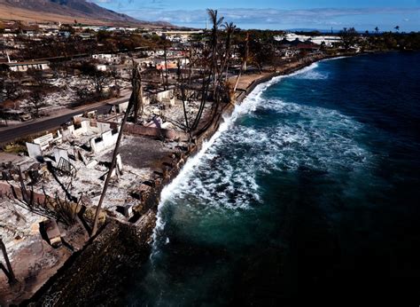 Maui Resident Calls Tourists Taking Photos After Wildfires