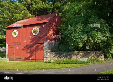 Small barn with hex signs, Berks County, Pennsylvania Stock Photo - Alamy