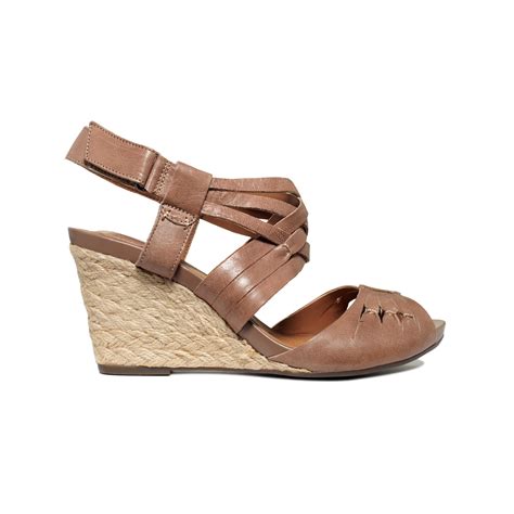 Lyst - Clarks Artisan Kyna Smart Wedge Sandals in Brown