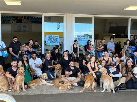 Tutores Fazem Protesto No Aeroporto Internacional De Campo Grande