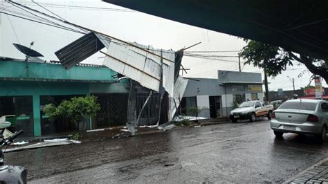 Temporal Provoca Destelhamentos E Quedas De Rvore Em Cidade Do Paran