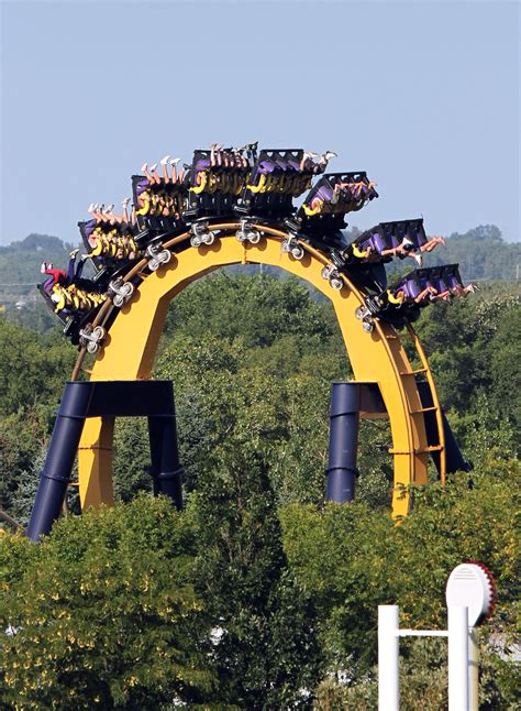 BATMAN™: The Ride | Thrill Ride | Six Flags Great America