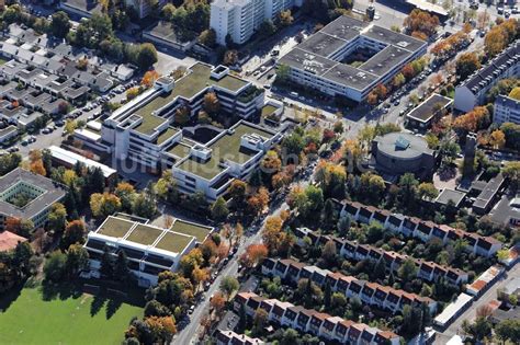 Luftbild München Schulgelände und Gebäudekomplex Gymnasium