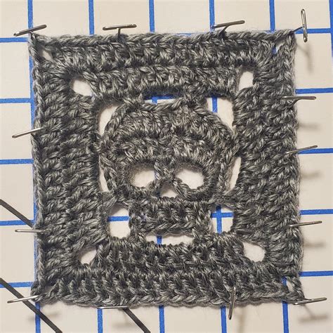 Can you tell what design is supposed to be in the center of the square