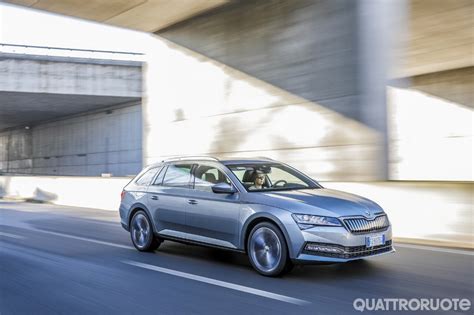 Skoda Superb Dimensioni Interni E Prova Della Wagon Ibrida Plug In