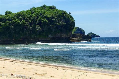 Serpihan Surga Di Jawa Timur Wisata Pantai Banteng Mati Blitar