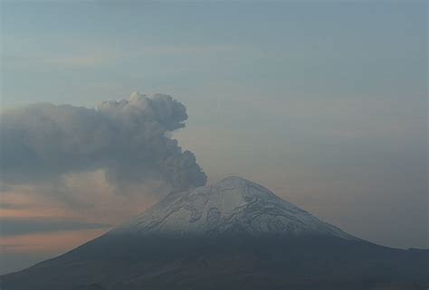 Messico Allerta Gialla Per Leruzione Del Vulcano Popocat Petl Radio