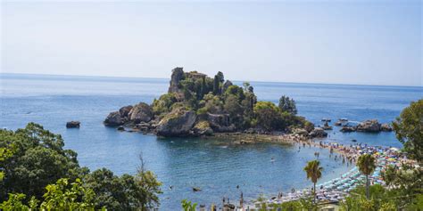 Spiagge Dell Anno L Incanto Di Isola Bella Un Museo Tra I Fondali E