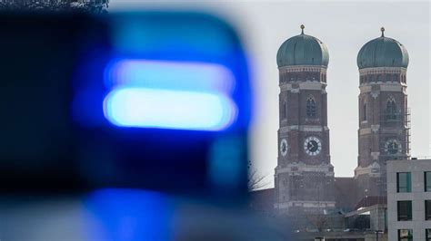 München Großer Polizeieinsatz im Karl Marx Ring Zehn Streifen im Einsatz