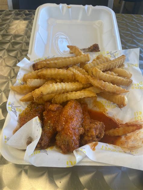 US WINGS AND DELI COLUMBIA Updated January 2025 17 Photos 23