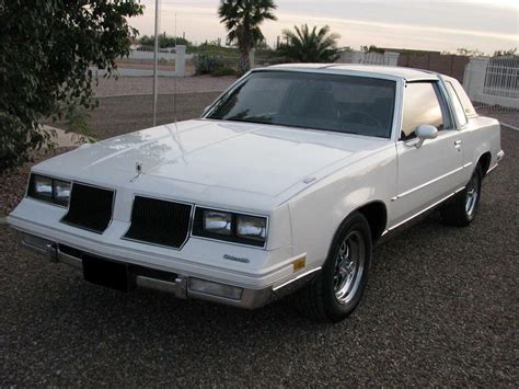 Oldsmobile Cutlass Coupe Front