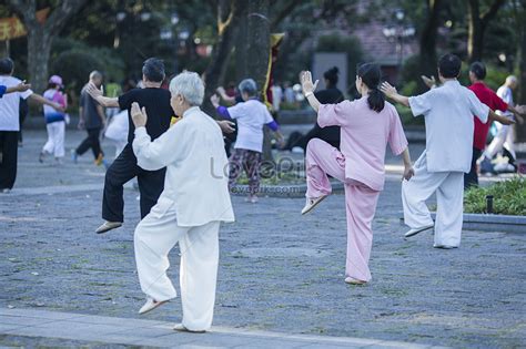 The Old Life Of Chinese Traditional Tai Chi Picture And HD Photos ...