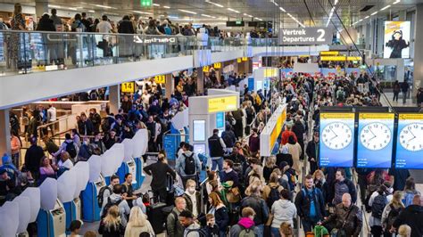 Schiphol Verwacht Opnieuw Drukke Dag Waarschijnlijk Meer Vluchten