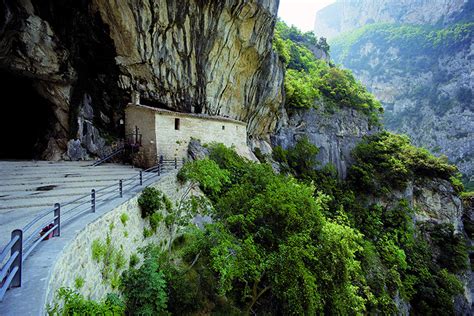 Grotte Di Frasassi Nasce Il Passaporto Del Turista I Visitatori