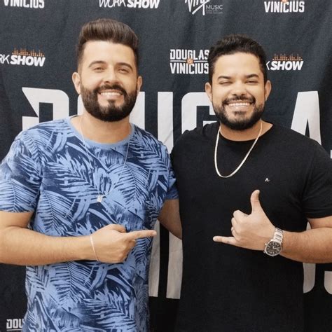 EXCLUSIVO DOUGLAS E VINÍCIUS FALAM DO SUCESSO FIGURINHA Carmo Web TV