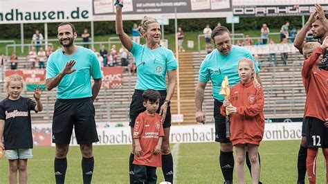 Schiedsrichterinnen Am Oberliga Freitag Im Mittelpunkt FuPa