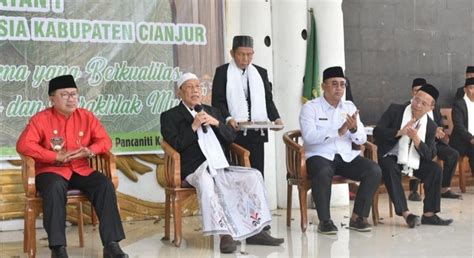 Mui Cianjur Wisuda 36 Ulama Kh Abdul Rauf Ulama Harus Punya Penerus