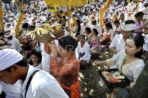 Hari Raya Kuningan Antara Foto