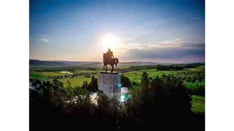 În sfârșit Statuia lui Ștefan cel Mare de la Podu Înalt intră în