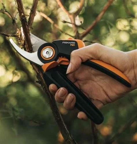 Fiskars X Series Powergear Bypass Pruner M P Newgate Nurseries