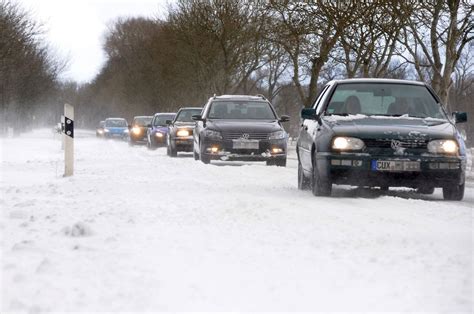 Winterwetter In Deutschland Temperatur Sturz Bringt Schnee Der Spiegel