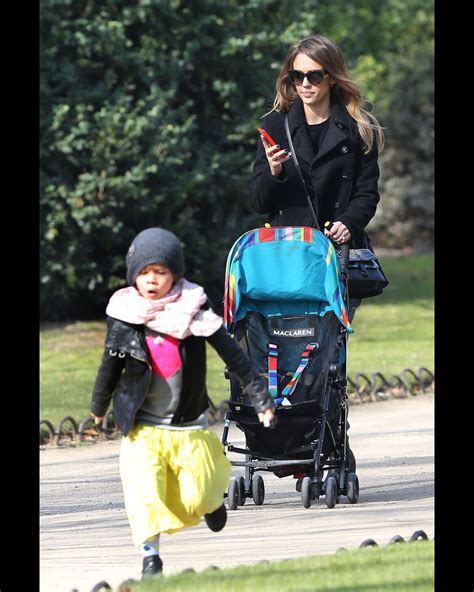 Photo Jessica Alba Et Sa Fille Honor Au Jardin Du Luxembourg Paris