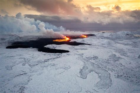 Photos Capture Icelands Powerful Volcanic Eruption