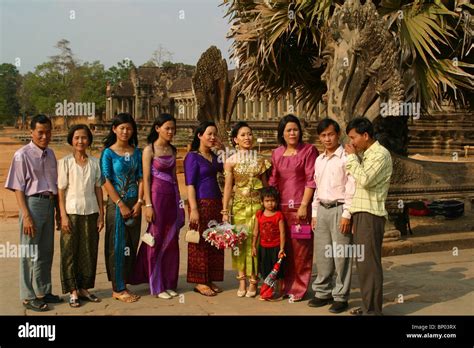 Cambodian Wedding At Angkor Wat Stock Photo Alamy