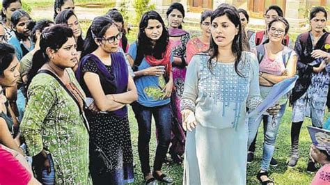 Female Students Protest Absence Of Basic Amenities At Sppu Hostel