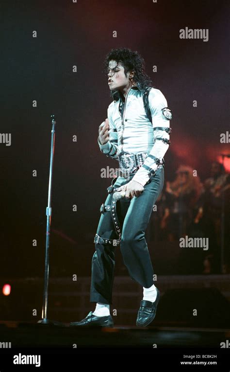 Michael Jackson in concert at Wembley 22nd July 1988 Stock Photo - Alamy