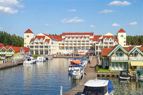 Maritim Hotel Im Hafendorf Rheinsberg Umgeben Von Ferienh Usern