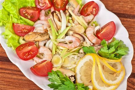 Background Salad Makanan Laut Yang Enak Salad Seafood Lezat Dengan Sayuran Makanan Gurita