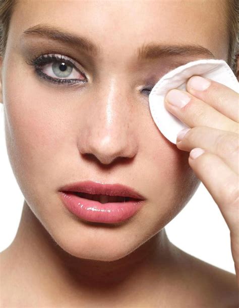 Beauty Quick Tip 4 Easy Ways To Remove Your Makeup Jones Road