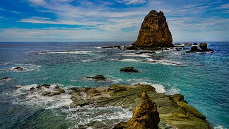 Pantai Watu Ulo Jember Lokasi Daya Tarik Legenda Dan Rute