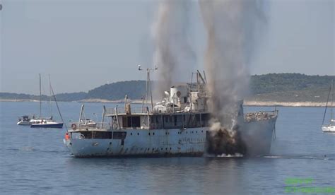 Pin By Francois Souchet On Shipwrecks Ship Breakings Ships