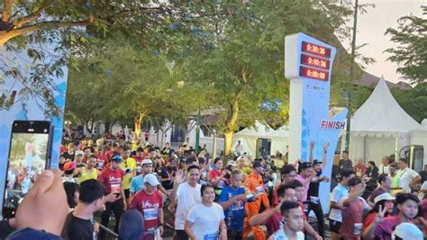 Flag Off Maraton The International Yogyakarta K Dimulai Pelari Akan