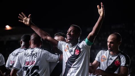 Vasco vence o Madureira e assume a liderança do Campeonato Carioca