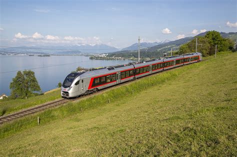 RABe 526 004 of SOB between Wädenswil and Burghalden