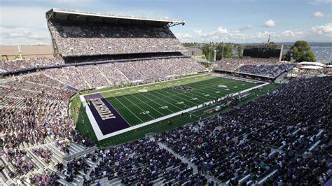 Washington Huskies unveil new, LED-filled locker room