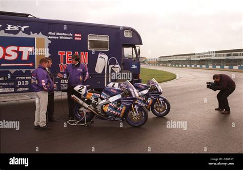 British Superbikes Chris Walker Signs For The Cadbury S Boost Yamaha