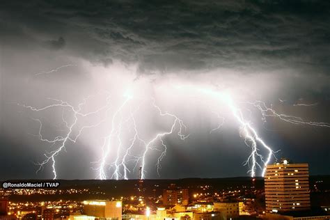 Concurso Do Inpe Elege Melhor Fotografia De Raios Do Brasil Natureza G