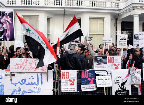 Protesters rally outiside Iraqi Embassy London Stock Photo - Alamy