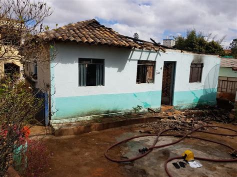 Incêndio Deixa Casa De Idosa Destruída Em Lafaiete Lafaiete Agora