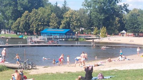 Upalna sobota nad zalewem Borki w Radomiu Było plażowanie kąpiele